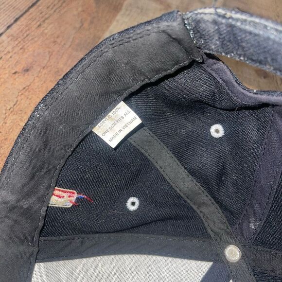 2003 champions San Antonio Spurs Hat.
One size adjustable strap back - Picture 9 of 9